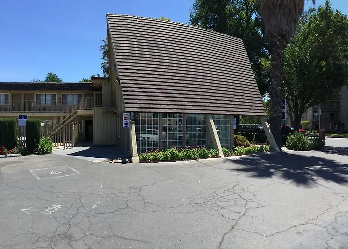 Motel: Discovery Inn