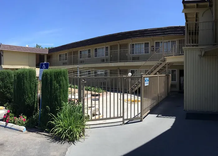Motel: Discovery Inn